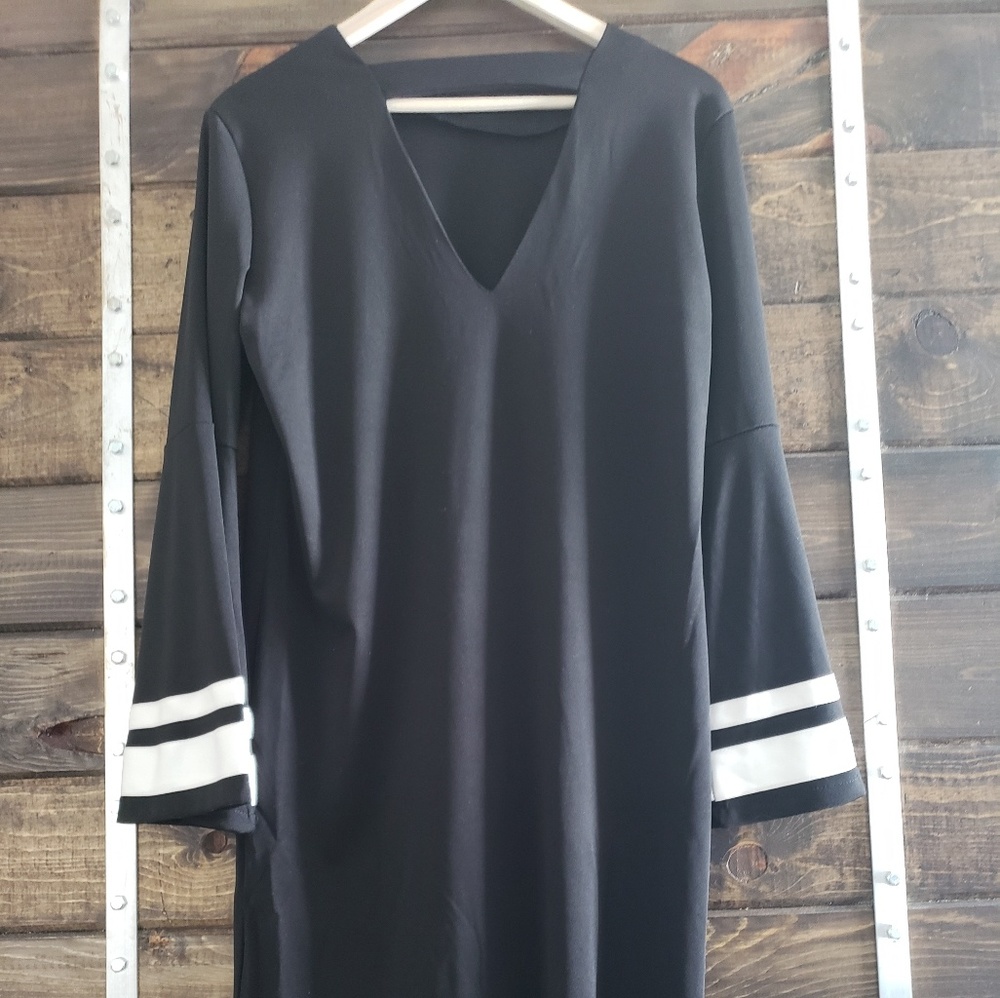 Boutique reversible flair sleeve mini NWT